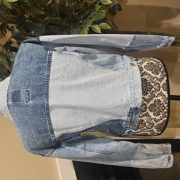 GAP - Wonen's Patchwork Denim Crop Jacket (L) - NWOT - Picture 3 of 4